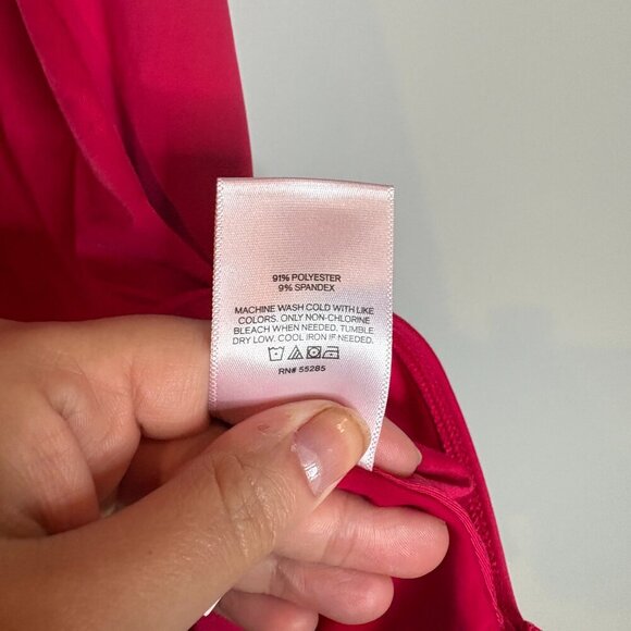 Express bright pink Body Contour sleeveless bodysuit - Picture 3 of 4